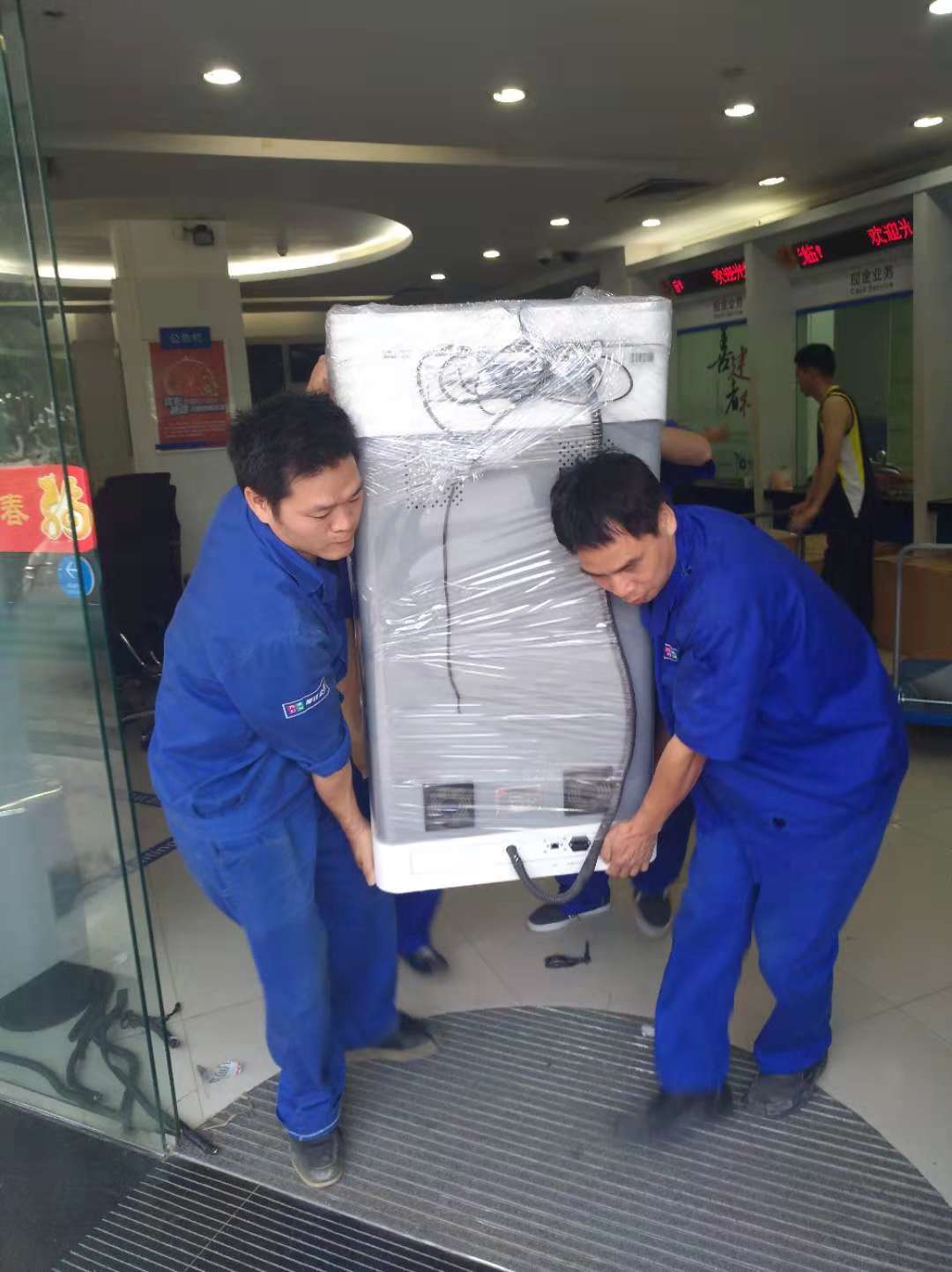 搬家公司专业搬家，为你省心，省力！